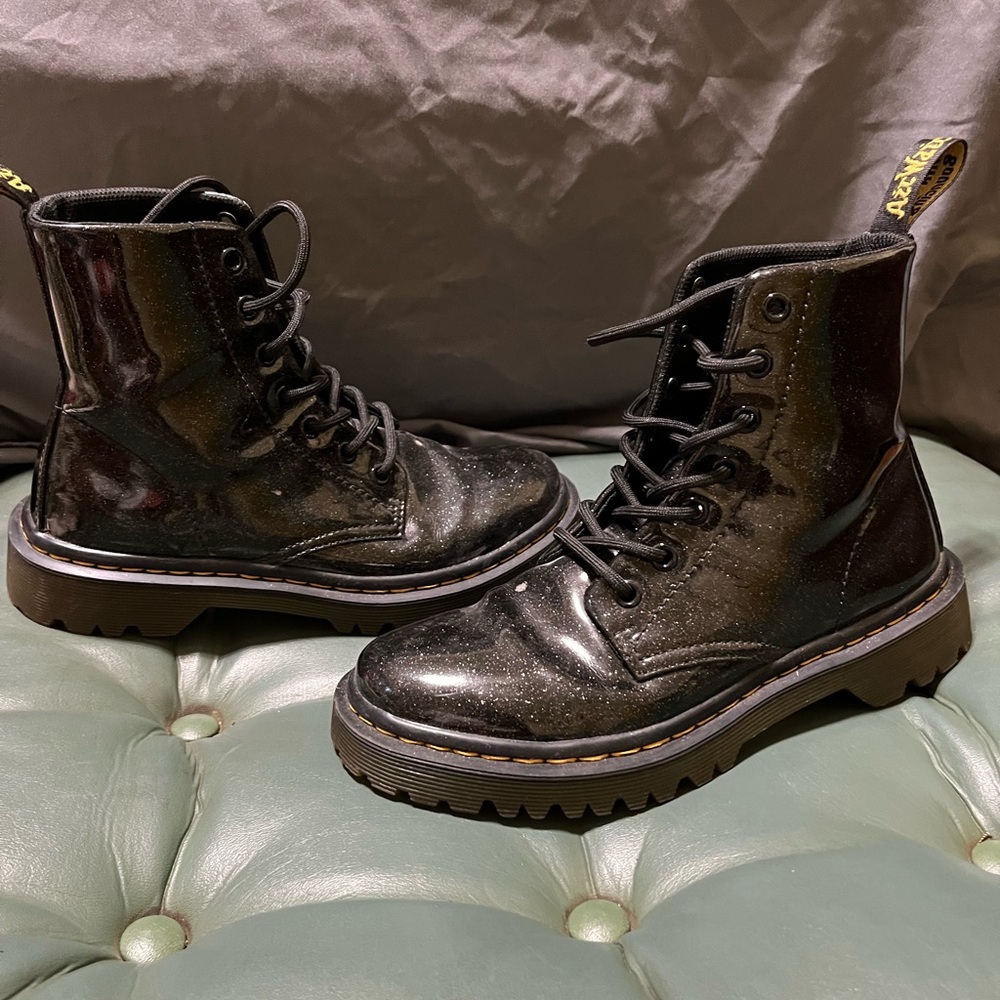 Vintage Dr. Martens Black Glitter Lace-Up Boots AW004 7 eye- size 6 - Picture 4 of 7